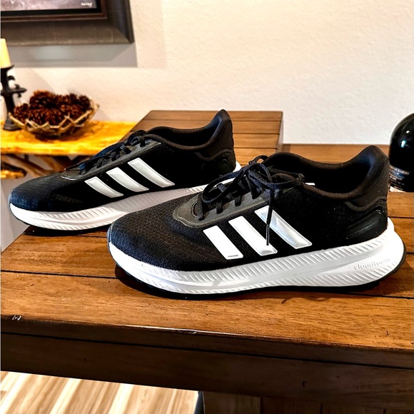 Men’s Adidas cloud foam sneakers - Picture 4 of 9